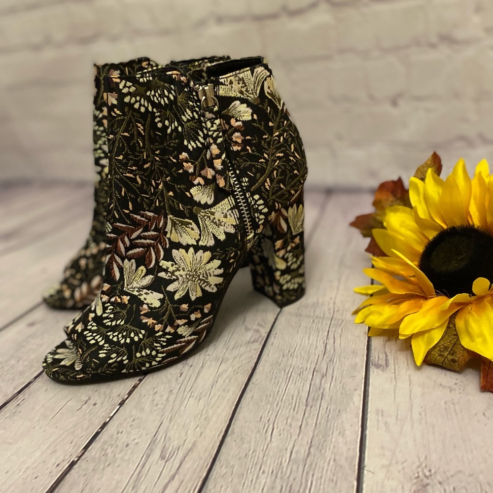 American heritage so bumblebee ankle boots. Size 8.5